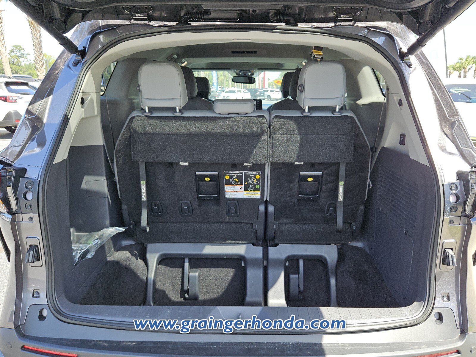 Used 2024 Toyota Sienna XLE w/ XLE Plus Package FWD image 13