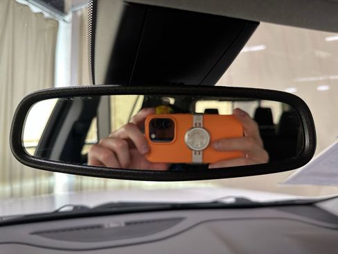 Used 2023 GMC Acadia SLT w/ Preferred Package image 32