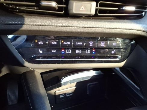 Used 2023 Buick Envision Preferred FWD image 31