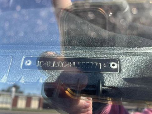 Used 2017 Jeep Wrangler Unlimited Sport w/ Connectivity Group image 20