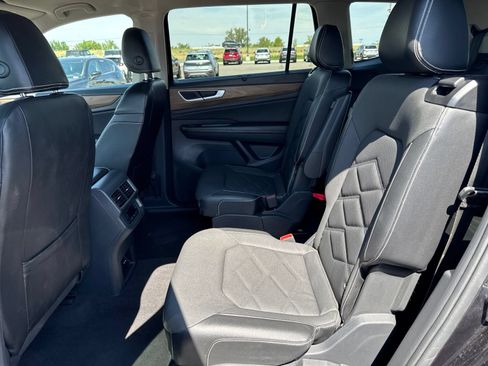 Used 2024 Volkswagen Atlas SE FWD image 10