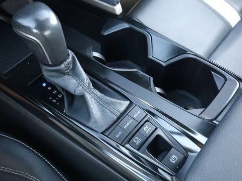 Used 2025 Toyota Camry SE FWD image 22
