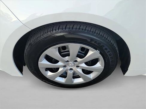 Used 2025 Toyota Corolla LE image 9