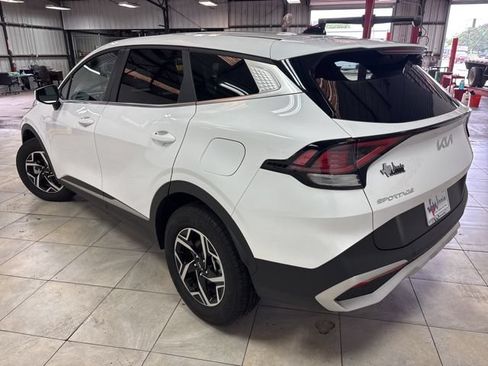Used 2025 Kia Sportage LX AWD/4WD image 13
