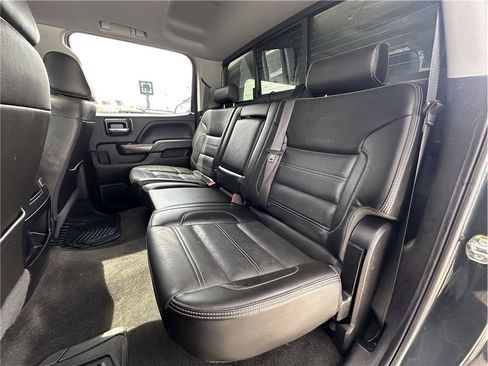 Used 2018 GMC Sierra 2500 Denali w/ Duramax Plus Package AWD/4WD image 18
