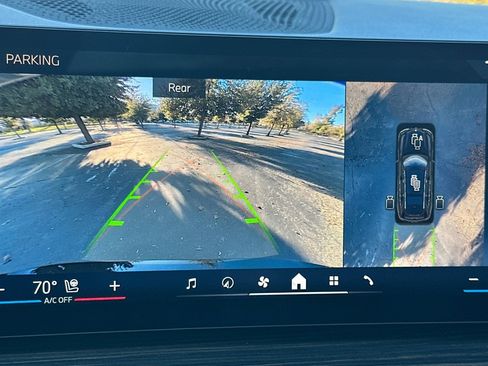 Used 2025 BMW X7 xDrive40i w/ Parking Assistance Package image 25