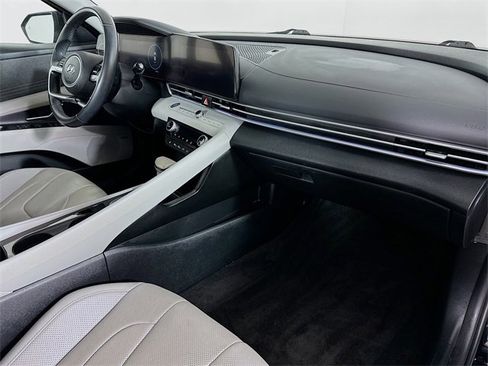 Used 2022 Hyundai Elantra Limited image 31