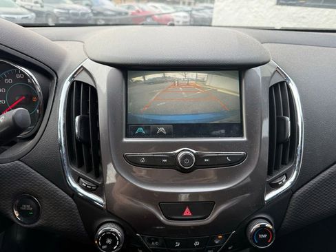 Used 2016 Chevrolet Cruze LT w/ Convenience Package image 8