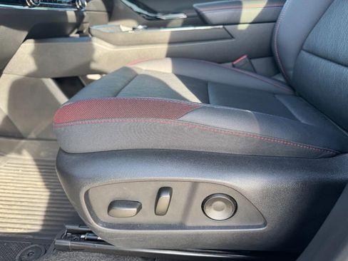 Used 2025 Chevrolet Equinox RS w/ Safety and Technology Package AWD/4WD image 19