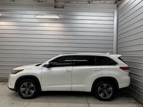 Used 2018 Toyota Highlander Limited Platinum image 10