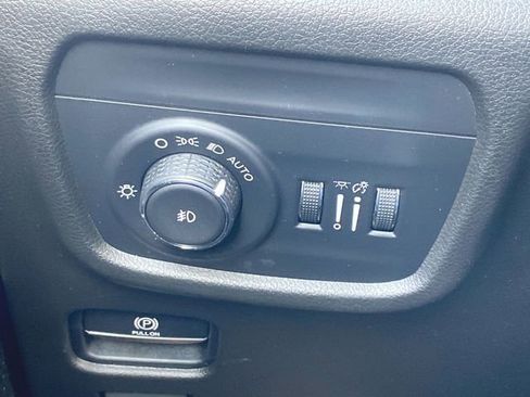 Used 2021 Jeep Grand Cherokee L Limited w/ Luxury Tech Group II image 18