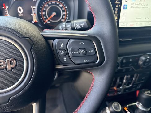 Used 2024 Jeep Wrangler Unlimited Rubicon w/ Technology Group AWD/4WD image 19