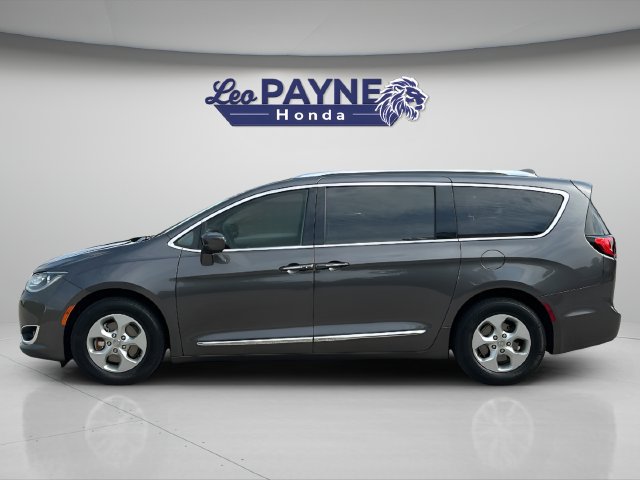 Used 2017 Chrysler Pacifica Touring-L Plus FWD image 4