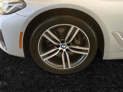 Used 2021 BMW 540i xDrive w/ Premium Package image 27