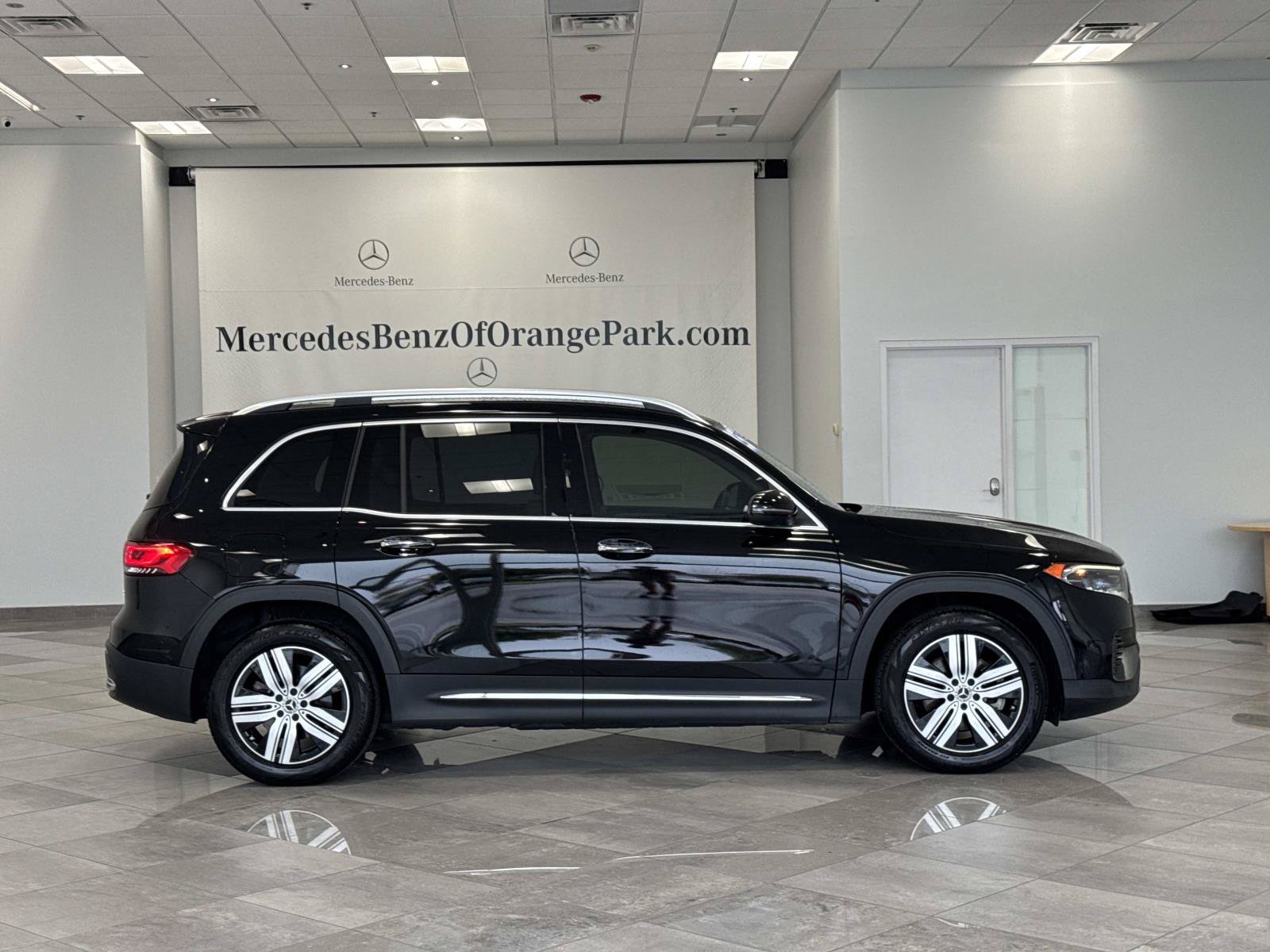 Certified 2023 Mercedes-Benz EQB 300 4MATIC image 3
