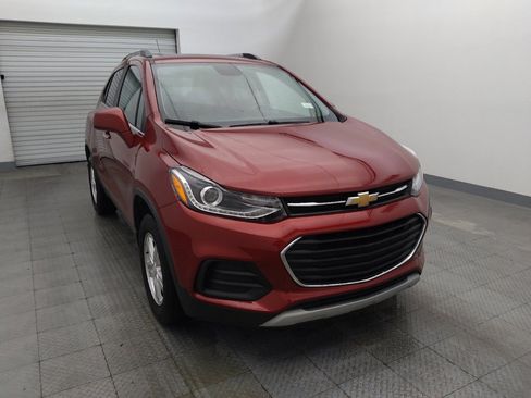 Used 2020 Chevrolet Trax LT w/ Sun & Sound Package AWD/4WD image 14