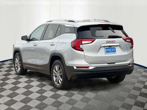 Used 2022 GMC Terrain SLT w/ Tech Package FWD image 4