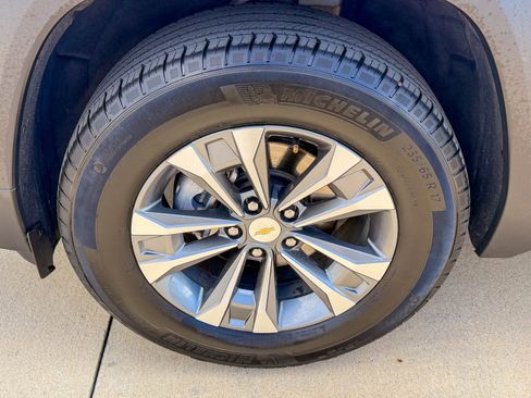 Used 2025 Chevrolet Equinox LT w/ Convenience Package II image 14