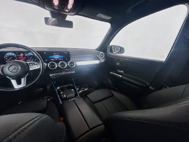 Used 2023 Mercedes-Benz GLB 250 4MATIC w/ Premium Package image 19