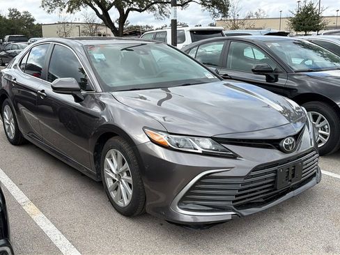 Certified 2022 Toyota Camry LE image 3