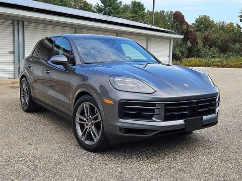 Used 2025 Porsche Cayenne image 9