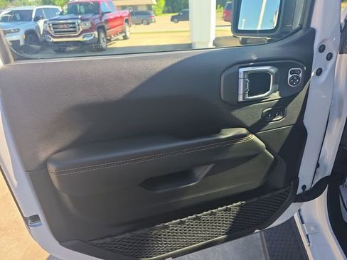 Used 2024 Jeep Wrangler Unlimited Sahara w/ Technology Group AWD/4WD image 10