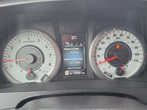 Used 2016 Toyota Sienna SE Premium FWD image 2