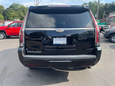 Used 2017 Cadillac Escalade Premium Luxury AWD/4WD image 4