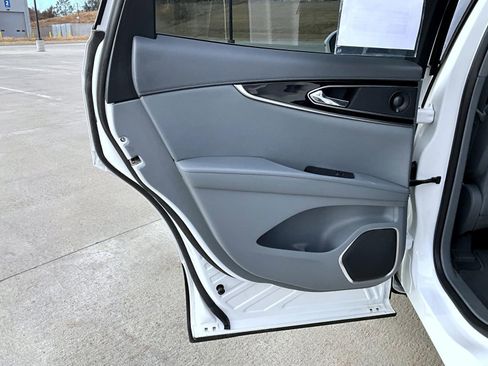 Certified 2022 Lincoln Nautilus Reserve w/ Equipment Group 201A image 18