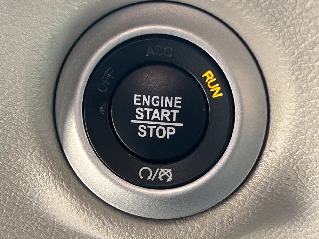 Used 2023 Chrysler Pacifica Touring-L FWD image 17