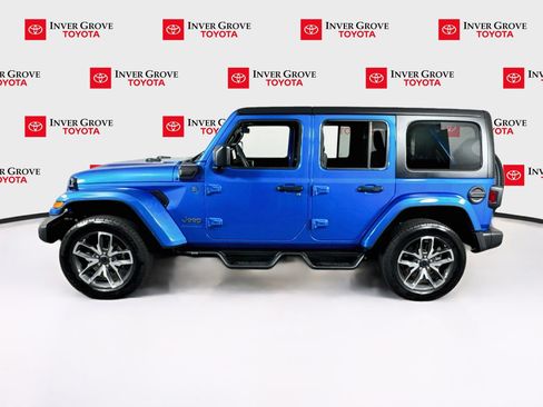 Used 2024 Jeep Wrangler Unlimited w/ Convenience Group AWD/4WD image 8