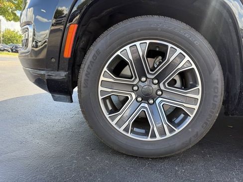 Used 2024 Jeep Wagoneer Series II w/ Flexible Seating Group image 10