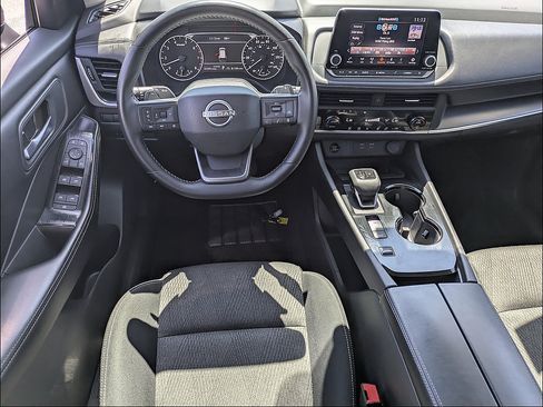 Used 2025 Nissan Rogue SV FWD image 16