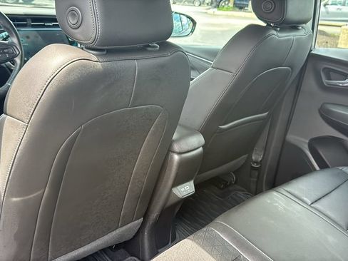 Used 2023 Chevrolet Bolt LT w/ Infotainment Package FWD image 31