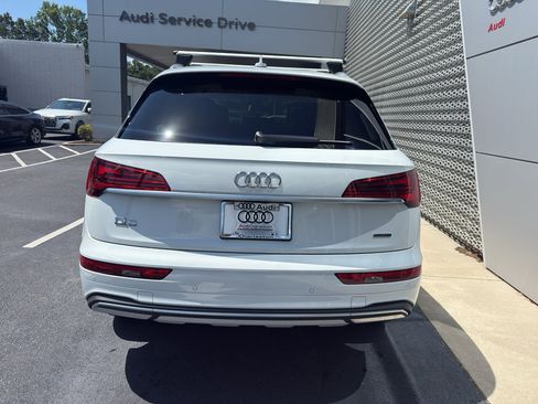 Used 2023 Audi Q5 2.0T Premium w/ Convenience Package AWD/4WD image 4