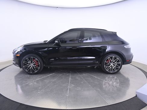 Used 2023 Porsche Macan S AWD/4WD image 2