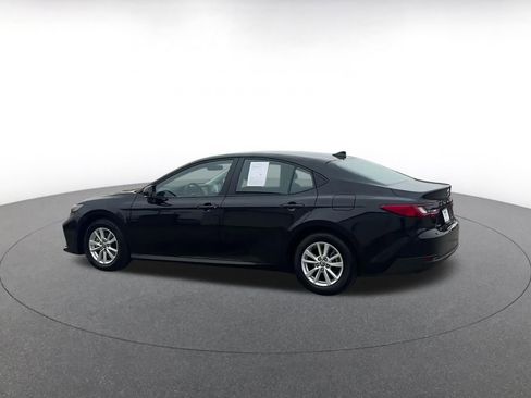 Used 2025 Toyota Camry LE image 10