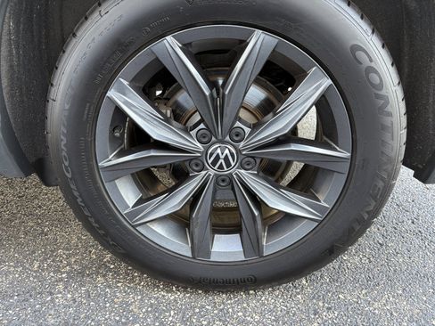 Used 2023 Volkswagen Tiguan SE AWD/4WD image 34