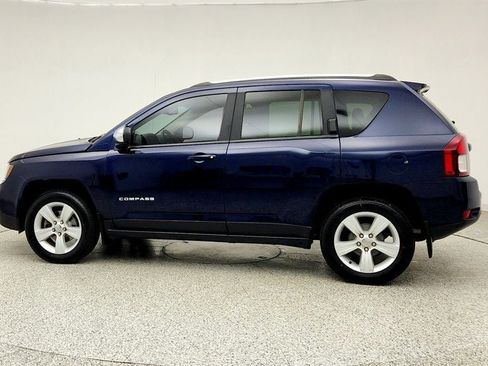 Used 2017 Jeep Compass Latitude FWD image 8