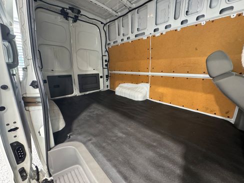 Used 2019 Nissan NV 2500 SV RWD image 9