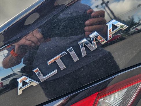 Used 2022 Nissan Altima 2.5 S FWD image 9