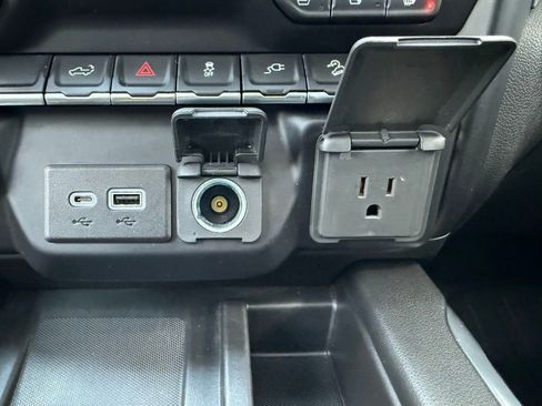 Used 2022 GMC Sierra 1500 Denali w/ Denali Premium Package image 18