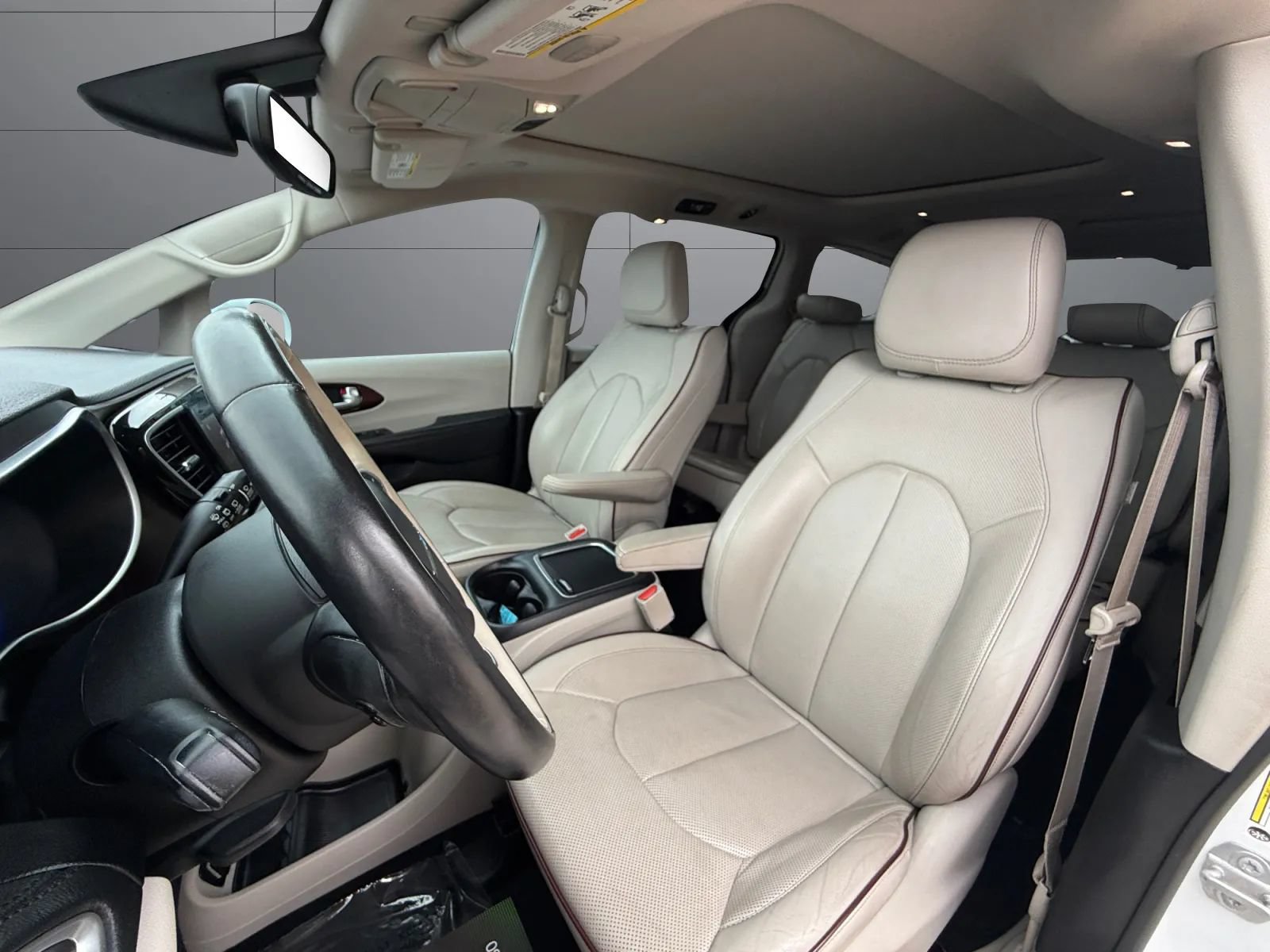 Used 2018 Chrysler Pacifica Limited FWD image 18
