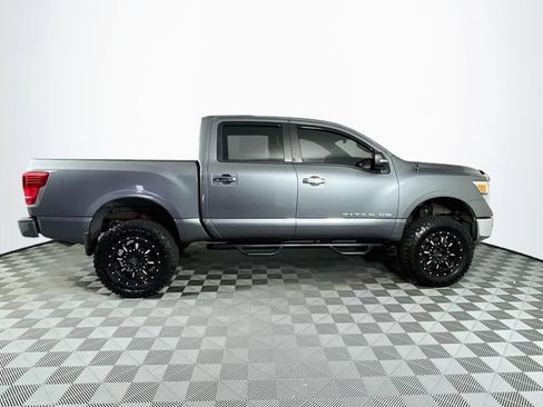 Used 2018 Nissan Titan SV w/ SV Convenience Package AWD/4WD image 9