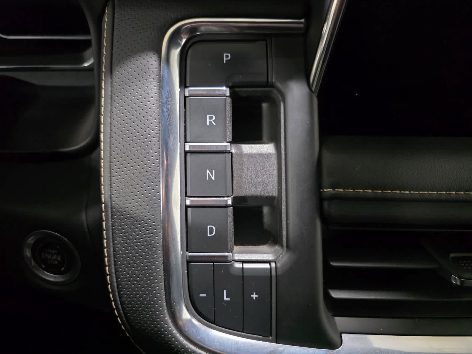 Used 2023 GMC Yukon XL SLT AWD/4WD image 25
