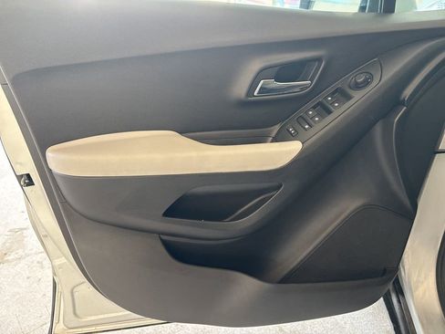 Used 2019 Chevrolet Trax LT w/ Driver Confidence Package image 6