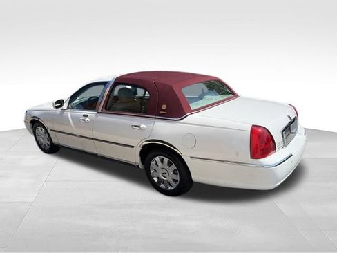 Used 2004 Lincoln Town Car Ultimate RWD image 31