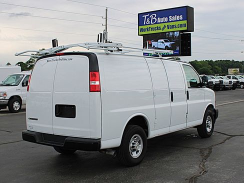 Used 2024 Chevrolet Express 2500 w/ Driver Convenience Package RWD image 5