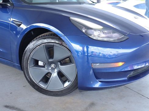 Used 2022 Tesla Model 3 Standard Range RWD image 4