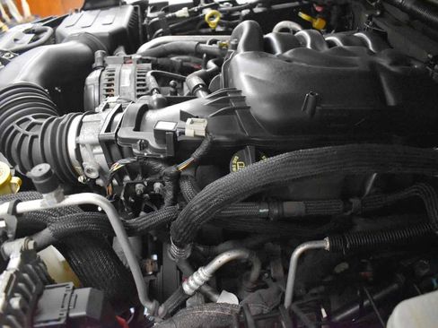 Used 2013 Jeep Wrangler Unlimited Sahara w/ Connectivity Group AWD/4WD image 32